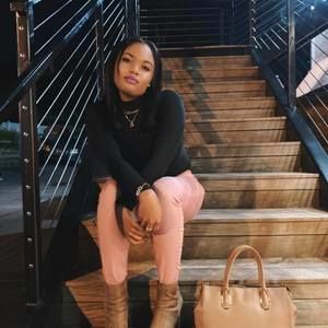 Meet your Posher, Rosaa